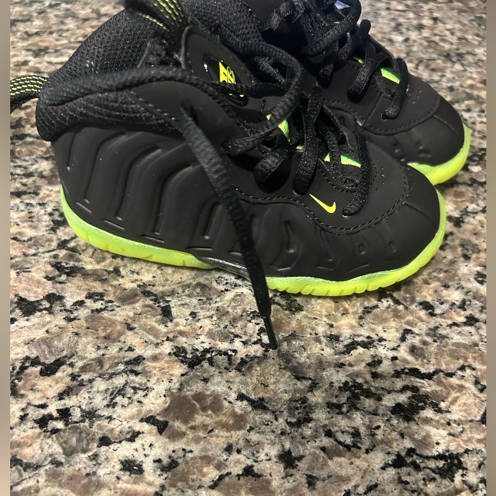 Nike Kids Shoes Black and Neon Green